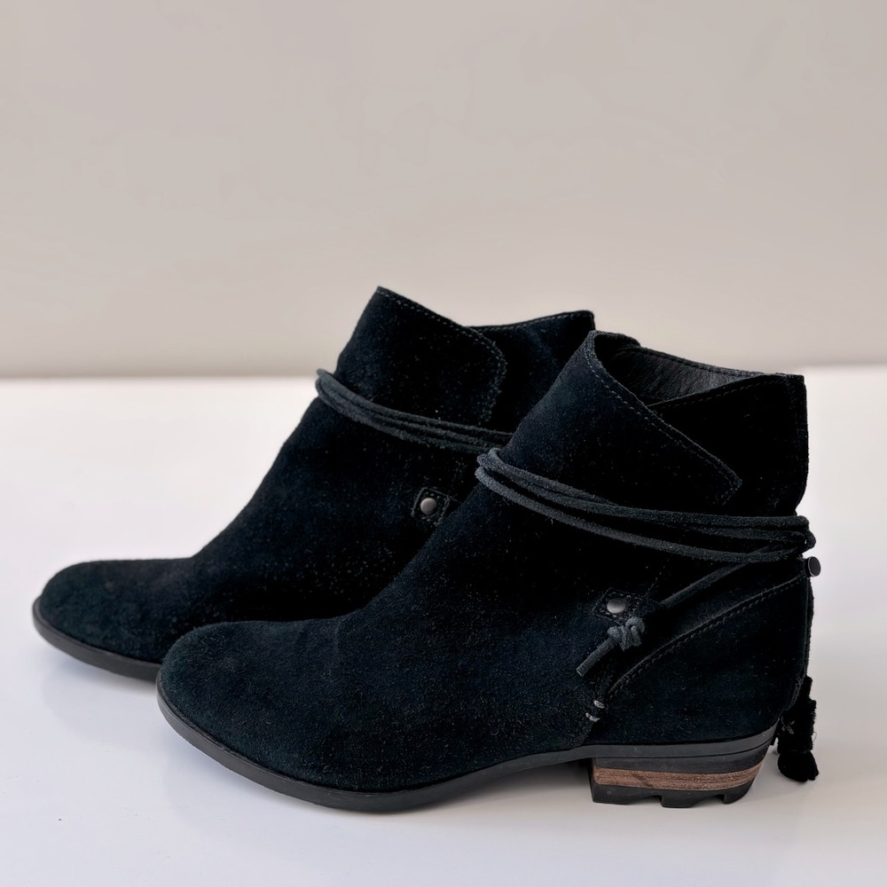 Women's Sorel short suede lug sole boots